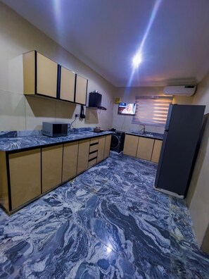Private kitchen - 154 Apartment & Hotels (Abuja)