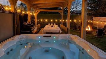 Bain à remous extérieur