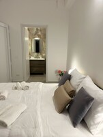 Kamar, balkon | Brankas, tirai kedap cahaya, dan Wi-Fi gratis