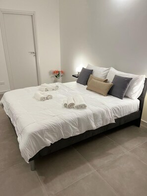 Room, Balcony | In-room safe, blackout drapes, free WiFi - Helios Apartaments (Cinisi)