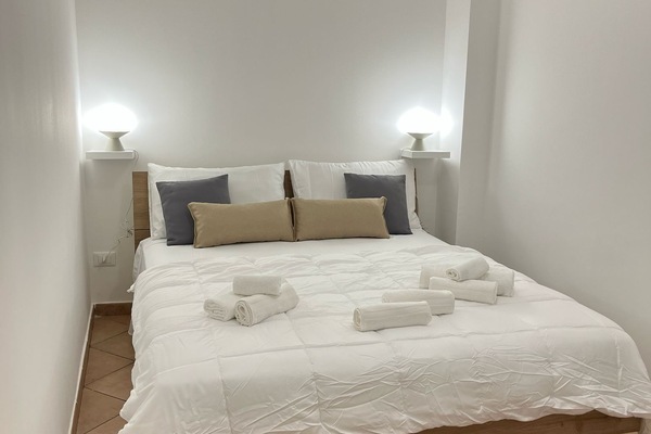 Room | In-room safe, blackout drapes, WiFi (free)
