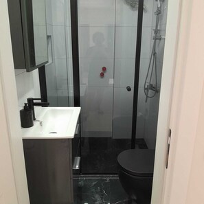 Hair dryer, bidet, towels, soap - 2-bedroom apartment in nice Fethiye with AC, WiFi (FETHİYE)
