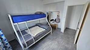 2 Schlafzimmer, Bügeleisen/Bügelbrett, Bettwäsche