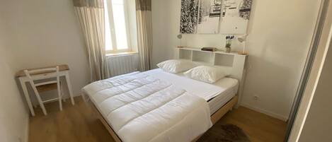 2 室のベッドルーム、アイロン / アイロン台、旅行用ベビーベッド、WiFi (無料)