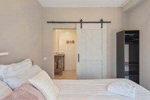 WiFi, bed sheets