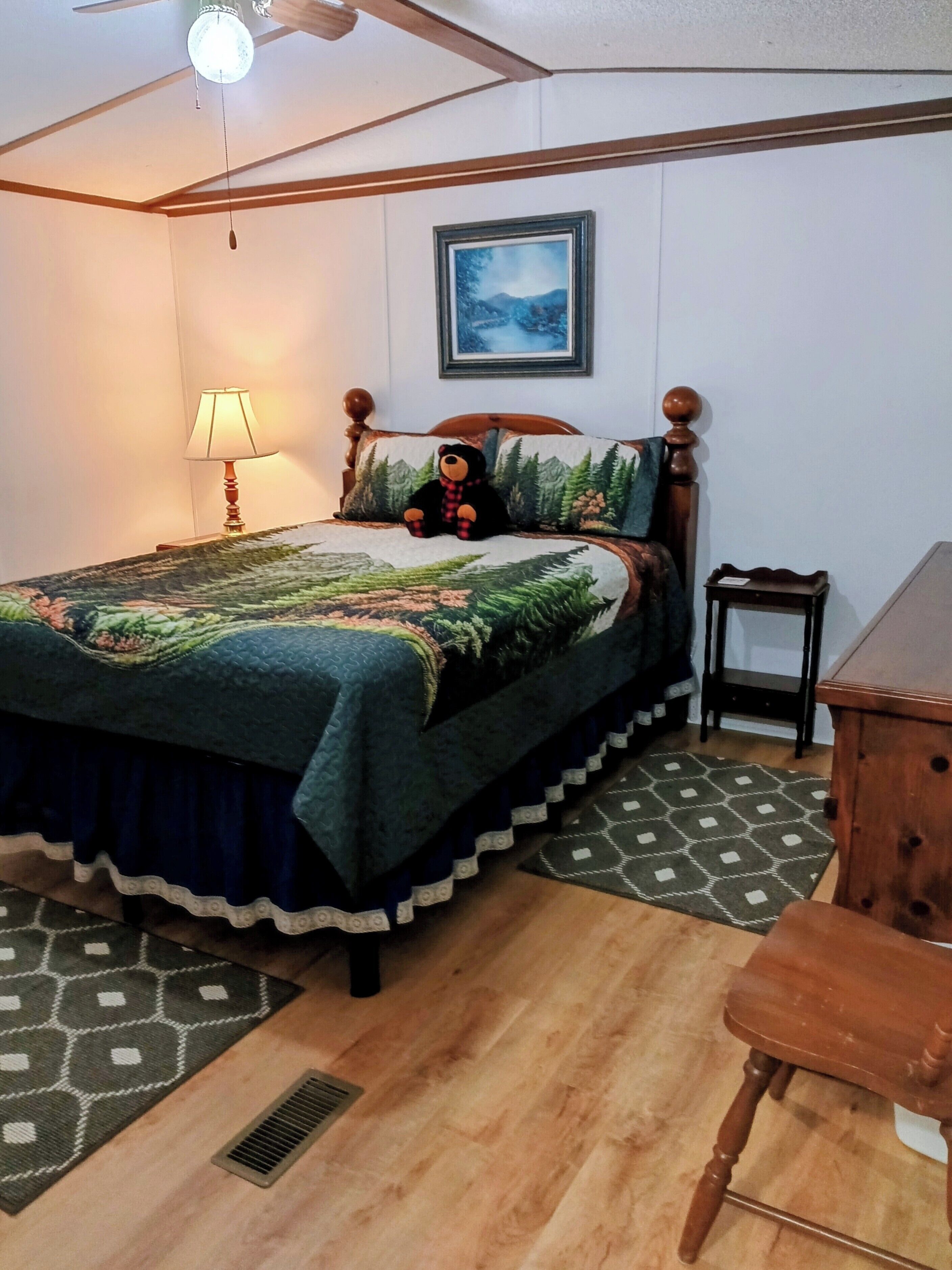 2 bedrooms, desk, iron/ironing board, WiFi (free)