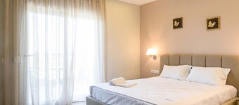 Aquamare Studios Pool and Seaview Escape