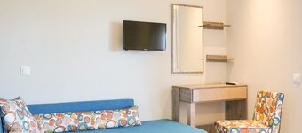 Aquamare Studios Pool and Seaview Escape