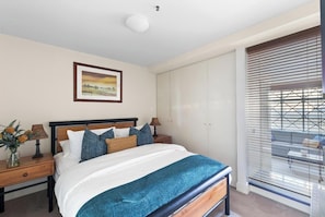 1 bedroom, internet, bed sheets