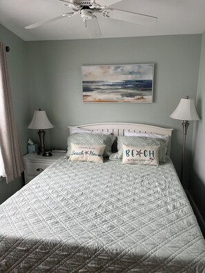2 slaapkamers, een strijkplank/strijkijzer, gratis wifi, beddengoed