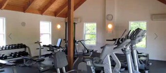 Charming 2-bedroom cottage with all the amenities you need!