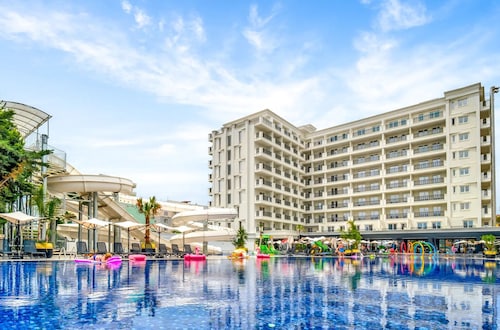 Bonita Luxury Resort & Spa