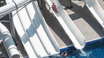 Seasonal outdoor pool, pool umbrellas