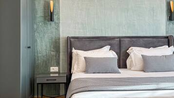 Deluxe Room | Minibar, laptop workspace, free WiFi