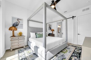 Tabla de planchar con plancha, wifi gratis y ropa de cama 