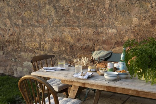 NEW LADYKIRK FARMHOUSE - Four bedroom, dog friendly country farmhouse near the River Tweed sleeping