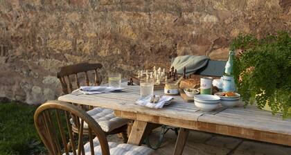 NEW LADYKIRK FARMHOUSE - Four bedroom, dog friendly country farmhouse near the River Tweed sleeping