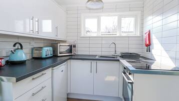 Cookware/dishes/utensils