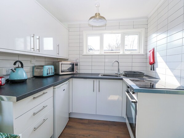 Cookware/dishes/utensils - Number 19 (Cromer)