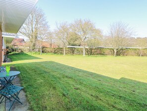 Outdoor dining - Number 19 (Cromer)