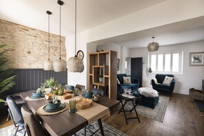 Dining - Pigswood - Sleeping 2 Guests in 1 Bedroom (Esh)