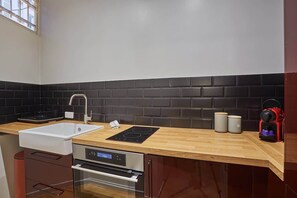 Fridge, microwave, stovetop, coffee/tea maker - Apartment in the center of Paris-Sacre Coeur (Paris)