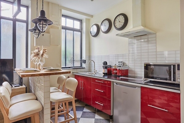 Fridge, microwave, stovetop, coffee/tea maker