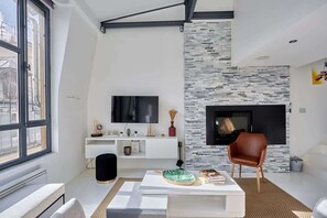 Unclassified image, 5 of 18, button