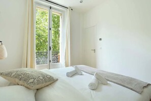 Unclassified image, 4 of 16, button