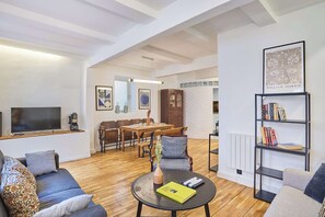 Téléviseur, bureau