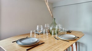 Dining - Charming Studio Center of Paris with AC (Paris)