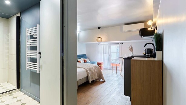 1 bedroom, iron/ironing board, WiFi, bed sheets - Charming Studio Center of Paris with AC (Paris)
