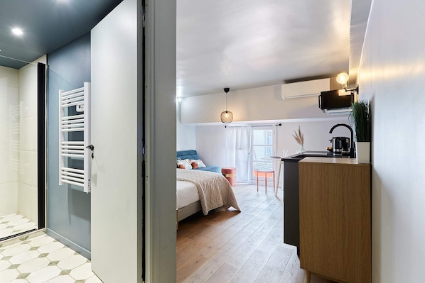 1 chambre, fer et planche Ă repasser, Wi-Fi, draps fournis