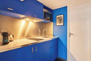 Fridge, microwave, stovetop, coffee/tea maker