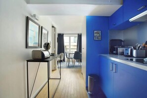 Unclassified image, 3 of 14, button