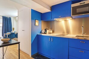 Fridge, microwave, stovetop, coffee/tea maker