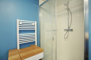 Douche, sèche-cheveux