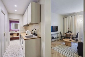 Geladeira, micro-ondas, fogão, cooktop