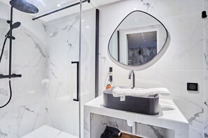 Een douche, een haardroger