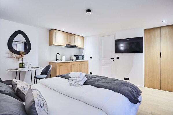 1 bedroom, iron/ironing board, travel crib, WiFi