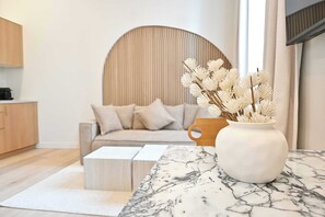 Unclassified image, 3 of 24, button