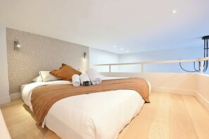 Unclassified image, 2 of 24, button