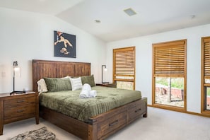 5 bedrooms, desk, iron/ironing board, WiFi