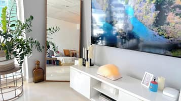 2 bedrooms, desk, iron/ironing board, travel crib