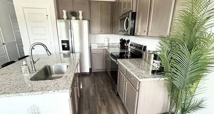 Charming Townhouse luxury - Brand New & Great Location