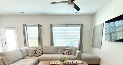 Charming Townhouse luxury - Brand New & Great Location