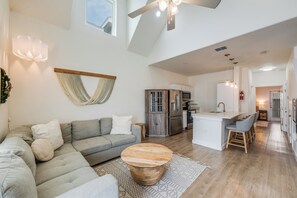 TV - Serene Getaway w/Heated Pool & Steps to the Beach (Corpus Christi)