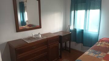 2 bedrooms, bed sheets