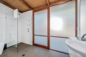 Shower, hair dryer, towels - Koalas at Links Lighthouse Beach (Port Macquarie)