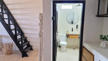 Shower, towels, soap, shampoo
